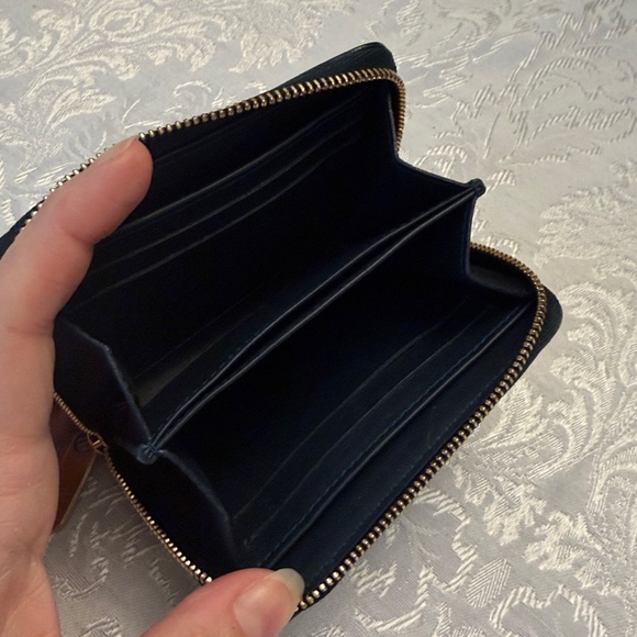 Louis Vuitton Vernis Zip Around Wallet - Picture 4 of 10